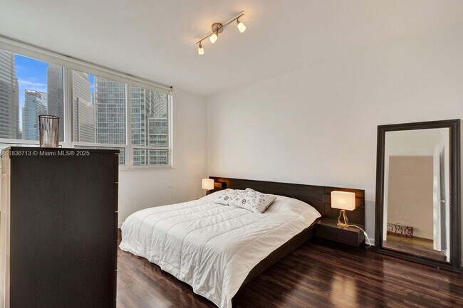 Building Photo - 801 Brickell Key Blvd