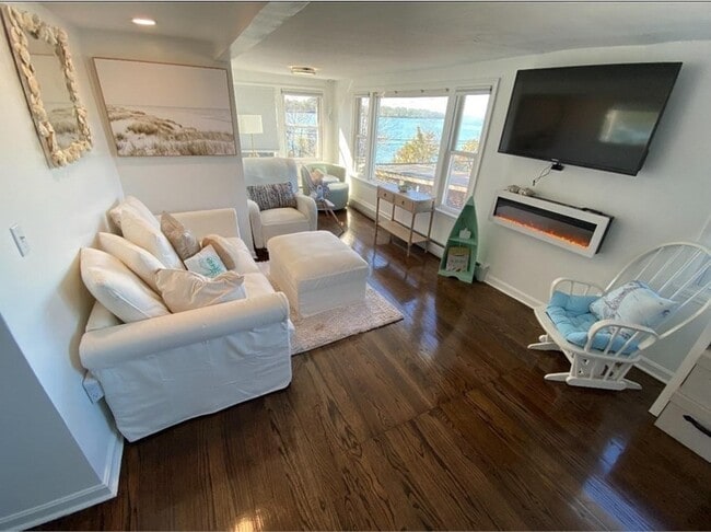 Building Photo - 106 Bay 106 Bay