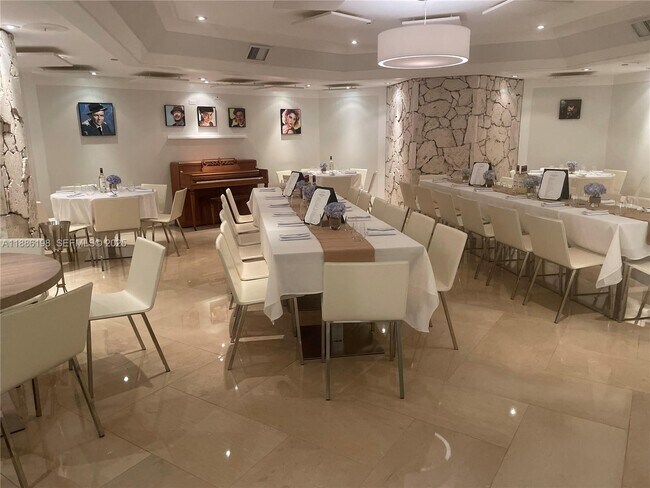 Building Photo - 1121 Crandon Blvd