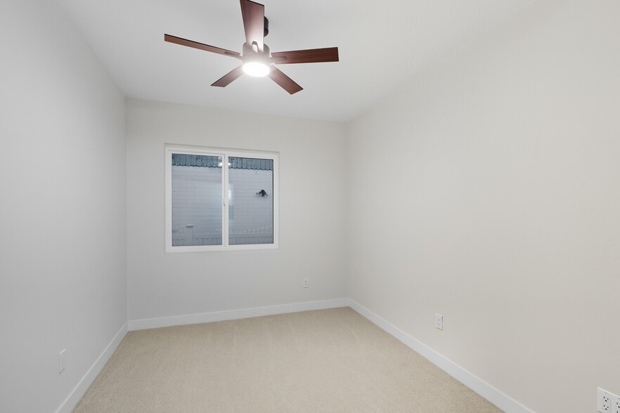 Building Photo - 1630 E Catalina Dr