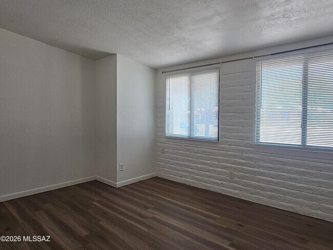 Building Photo - 2351 W Placita Algodon