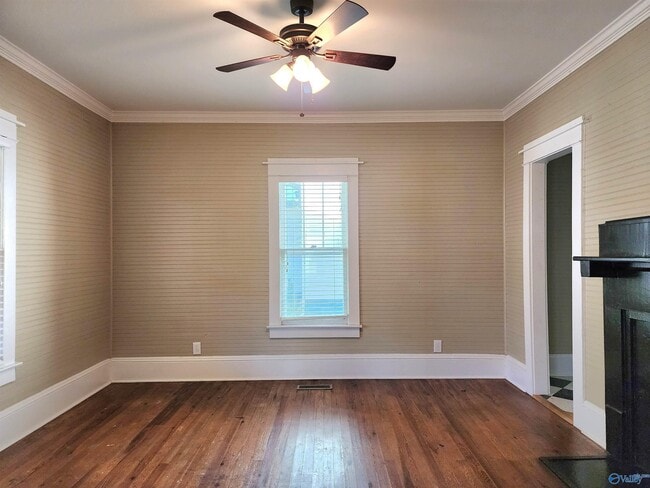 Building Photo - 1214 Pratt Ave NE