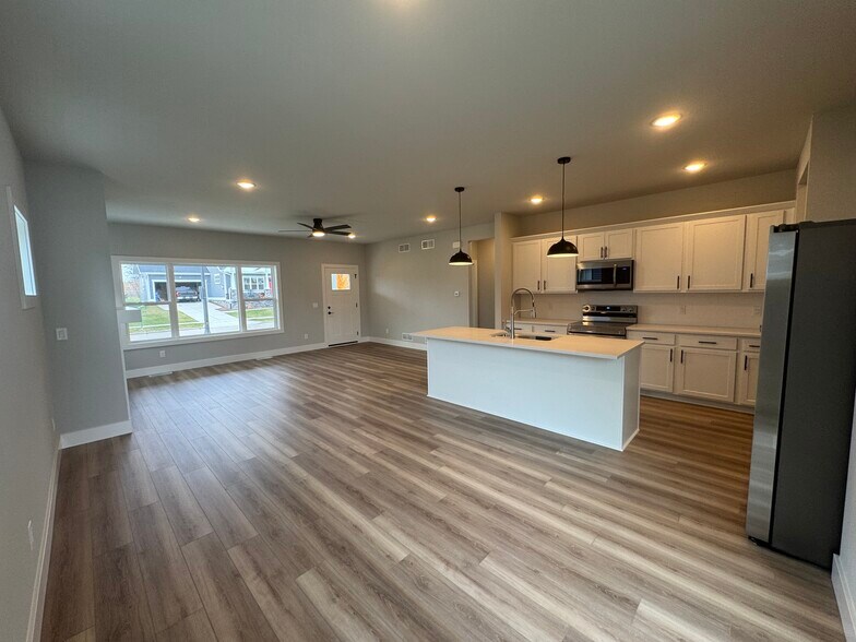 Building Photo - 2798 Endive Dr