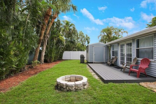 Building Photo - 601 N Pennock Ln