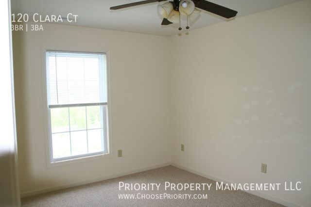 Building Photo - 120 Clara Ct