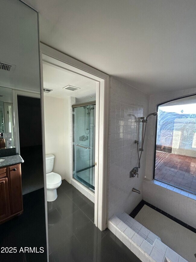 Building Photo - 5736 N 25th St