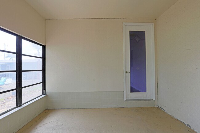 Building Photo - North Fort Myers Single Family Home AVAILABLE NOW