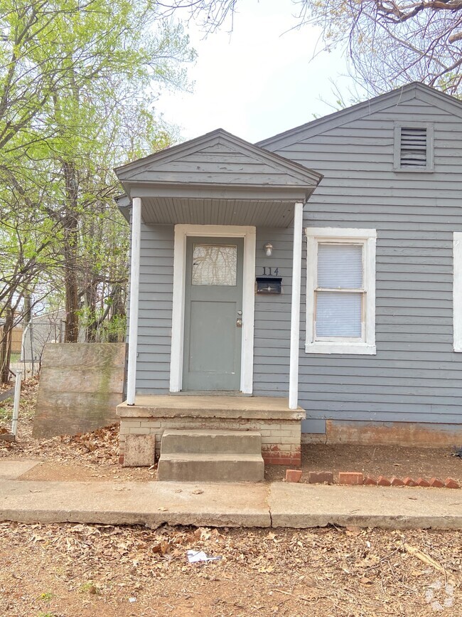 Building Photo - 114 SE 40th St