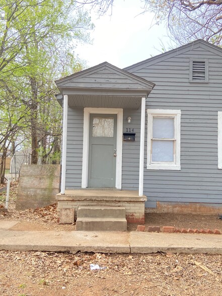 Primary Photo - 114 SE 40th St