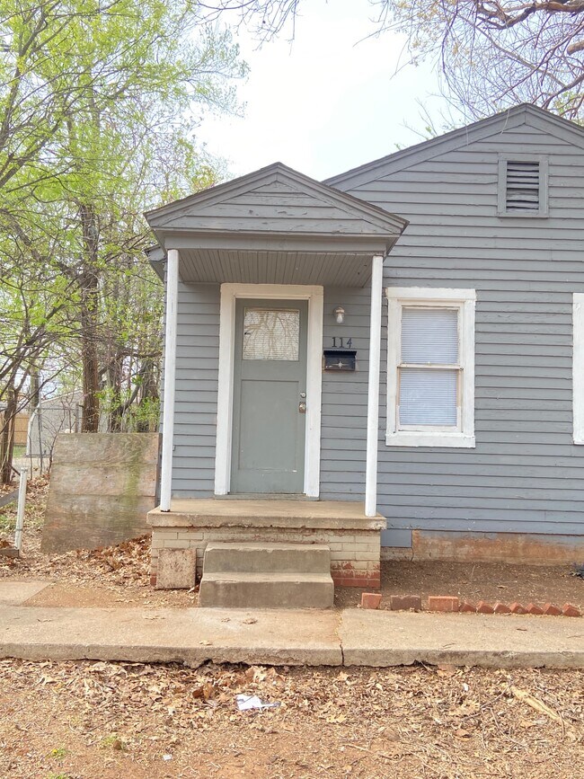 Building Photo - 114 SE 40th St