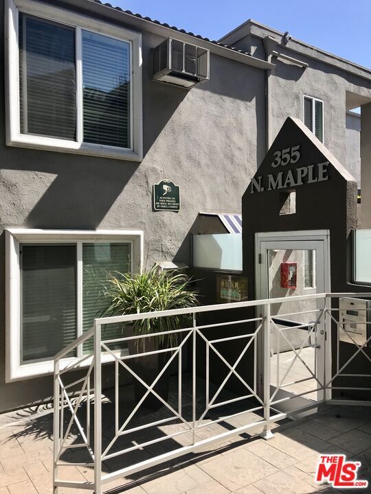 Building Photo - 355 N Maple St