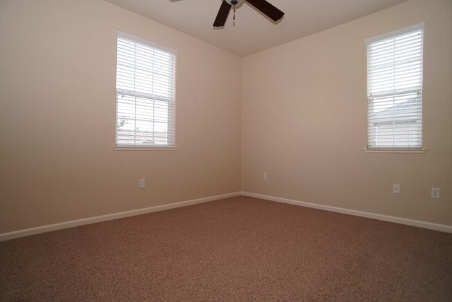 Building Photo - 169 Talmont Cir