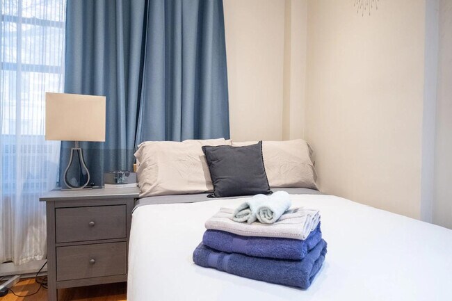 Building Photo - 5 W 101st St