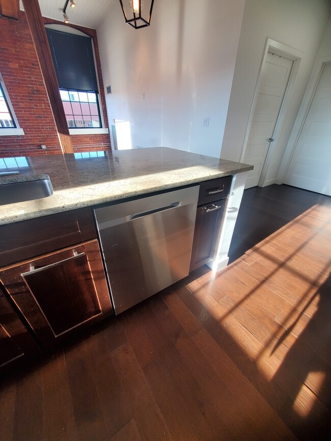 Building Photo - 48 Water St