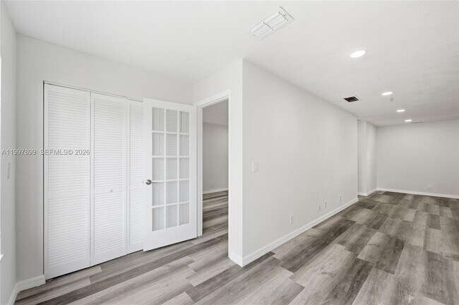 Building Photo - 3310 Pinewalk Dr N