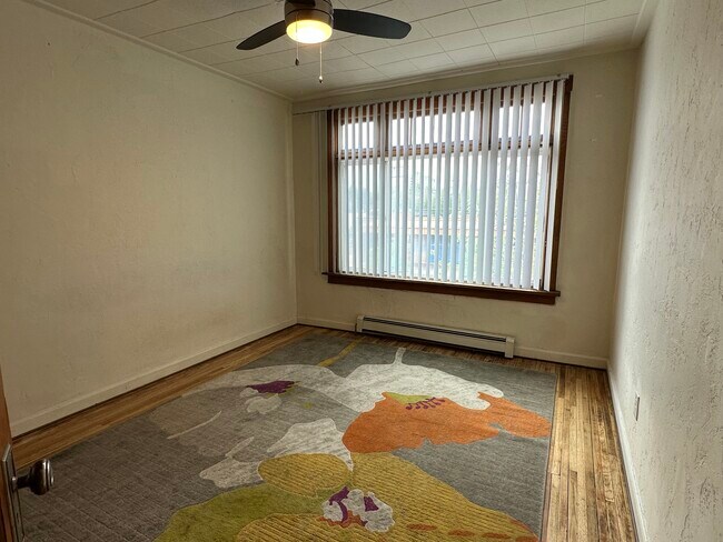 Building Photo - 1208