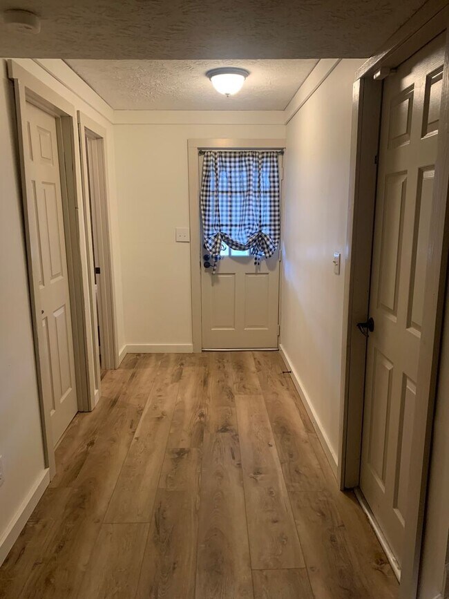 Building Photo - Charming Five-Bedroom Retreat with Finished Basement and Modern Amenities!