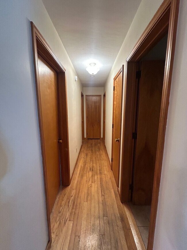 Building Photo - 3 bedroom, 3 bath house located in Park Forest