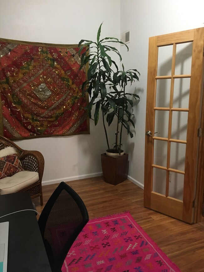 Building Photo - 1825 Kendall St