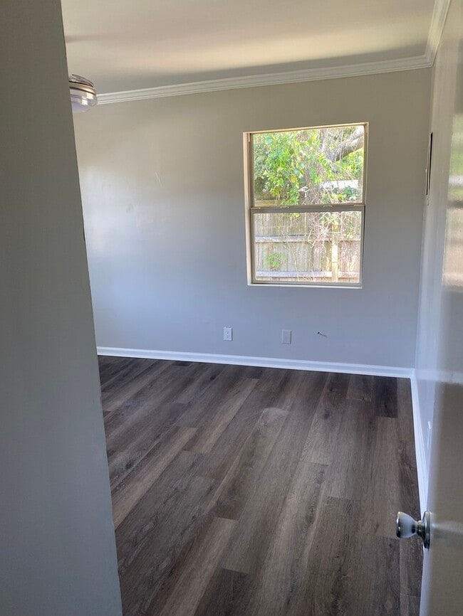 Building Photo - Beautiful 1/1 Duplex in Biloxi, MS