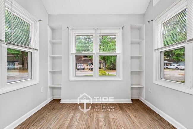 Building Photo - Spacious Home in the Heart of Summerville