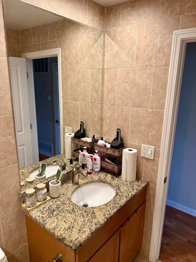 Building Photo - 835 Waterview Cir
