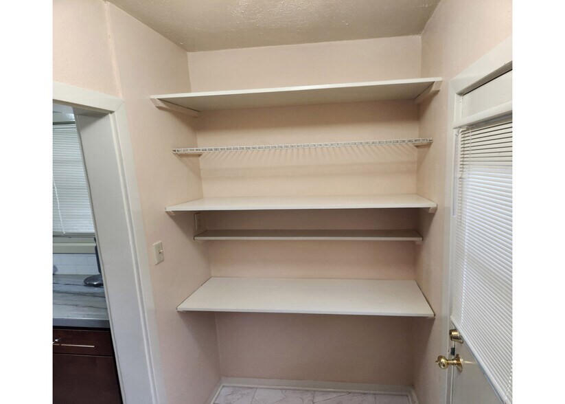 Building Photo - 228 N Myrtle Ave