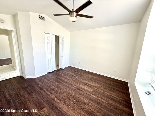 Building Photo - 4756 Silver Heron Dr