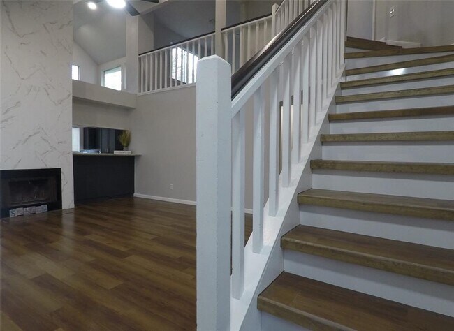 Building Photo - 16326 Tiburon Way