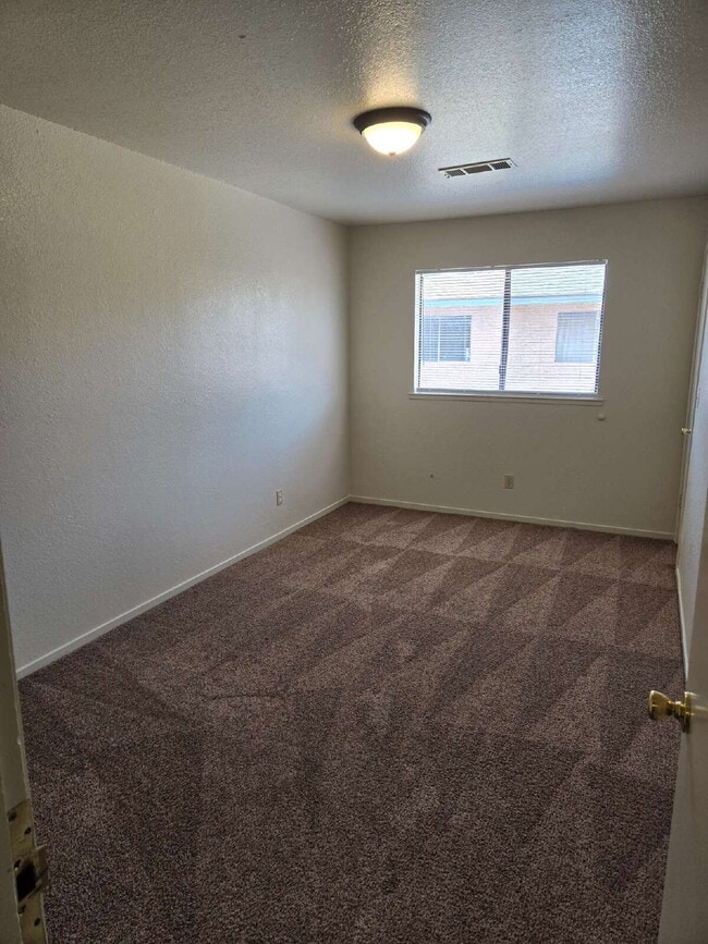 Building Photo - Competitively priced Two Bedroom Apartment Home! Do Not Miss Out On This Amazing Opportunity!