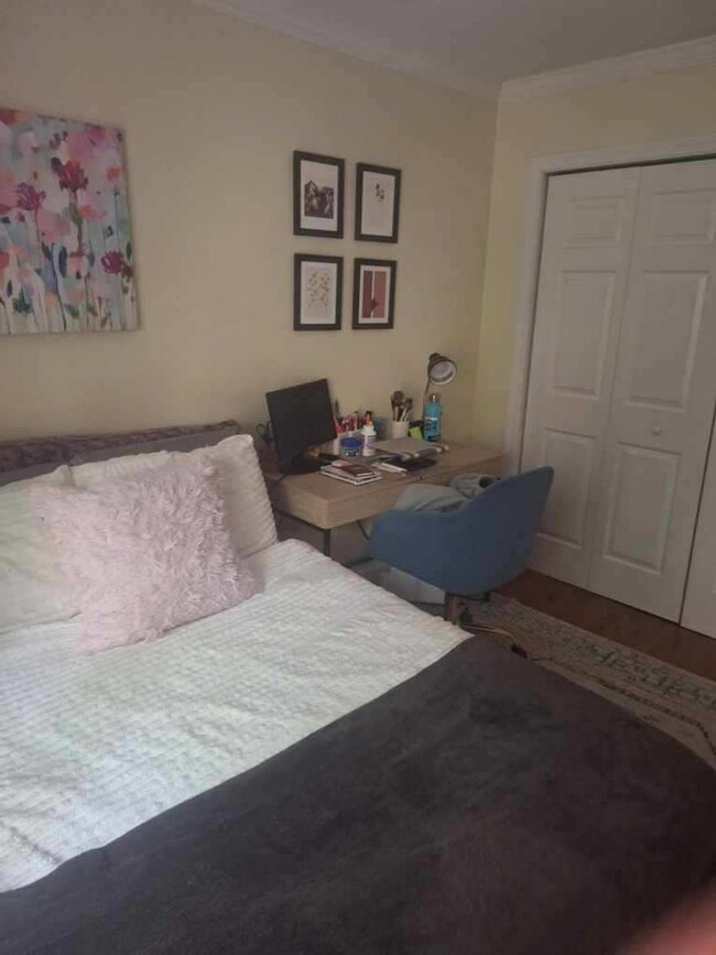 Building Photo - Large, newer, pet friendly 3 bed with all ...