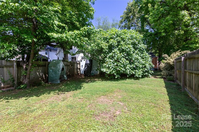 Building Photo - 3440 Oakwood Ave