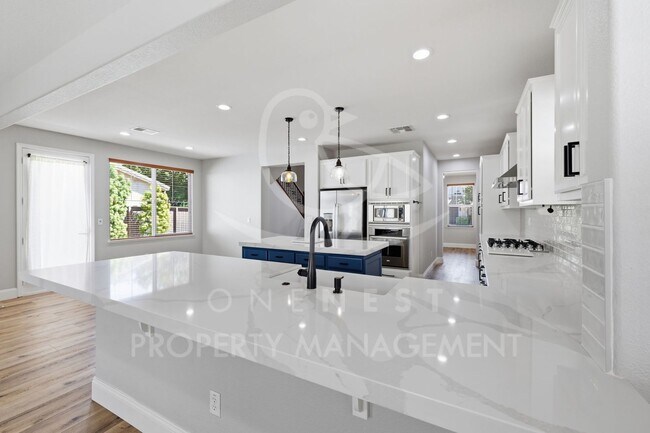 Building Photo - 2127 Ranch View Dr
