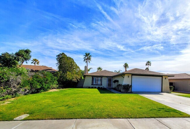 Primary Photo - Single Story Beautiful House - Close to Ev...