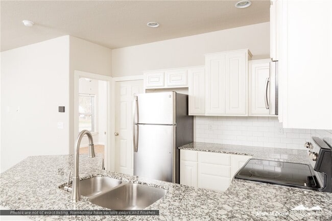 Building Photo - 1636 N Golf Club Dr