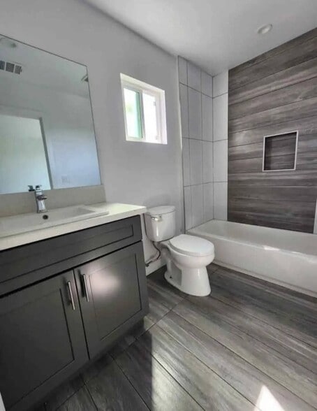 Building Photo - 1228 Alexandria Ave