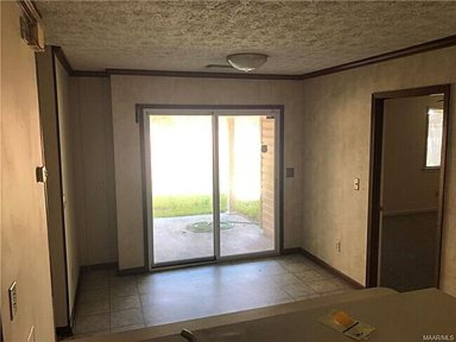 Building Photo - Conveniently Located 2 Bedroom, 2 Bathroom Home in Montgomery