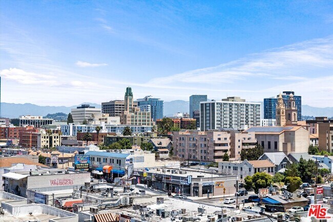 Building Photo - 904 S New Hampshire Ave