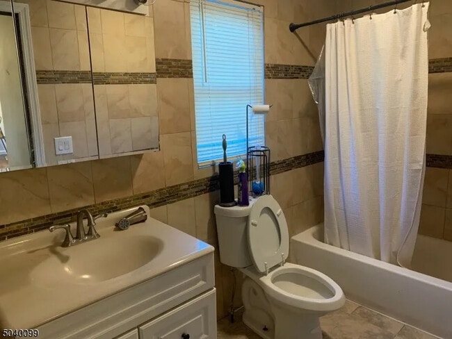 Building Photo - 130 Valley View Dr