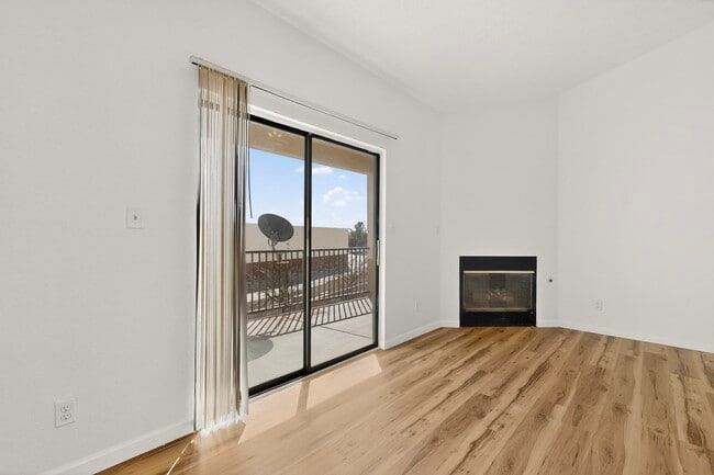 Building Photo - 4200 Ridgeway Ct