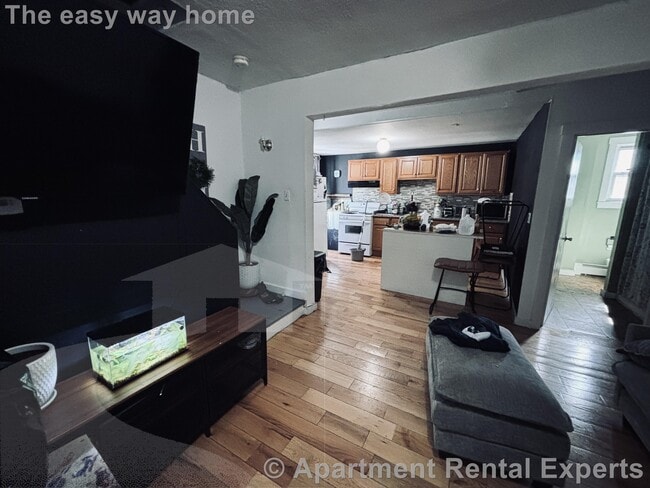 Building Photo - 509 Medford St