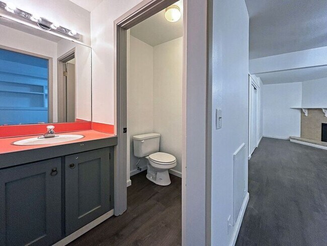 Building Photo - 505 Empress Ave