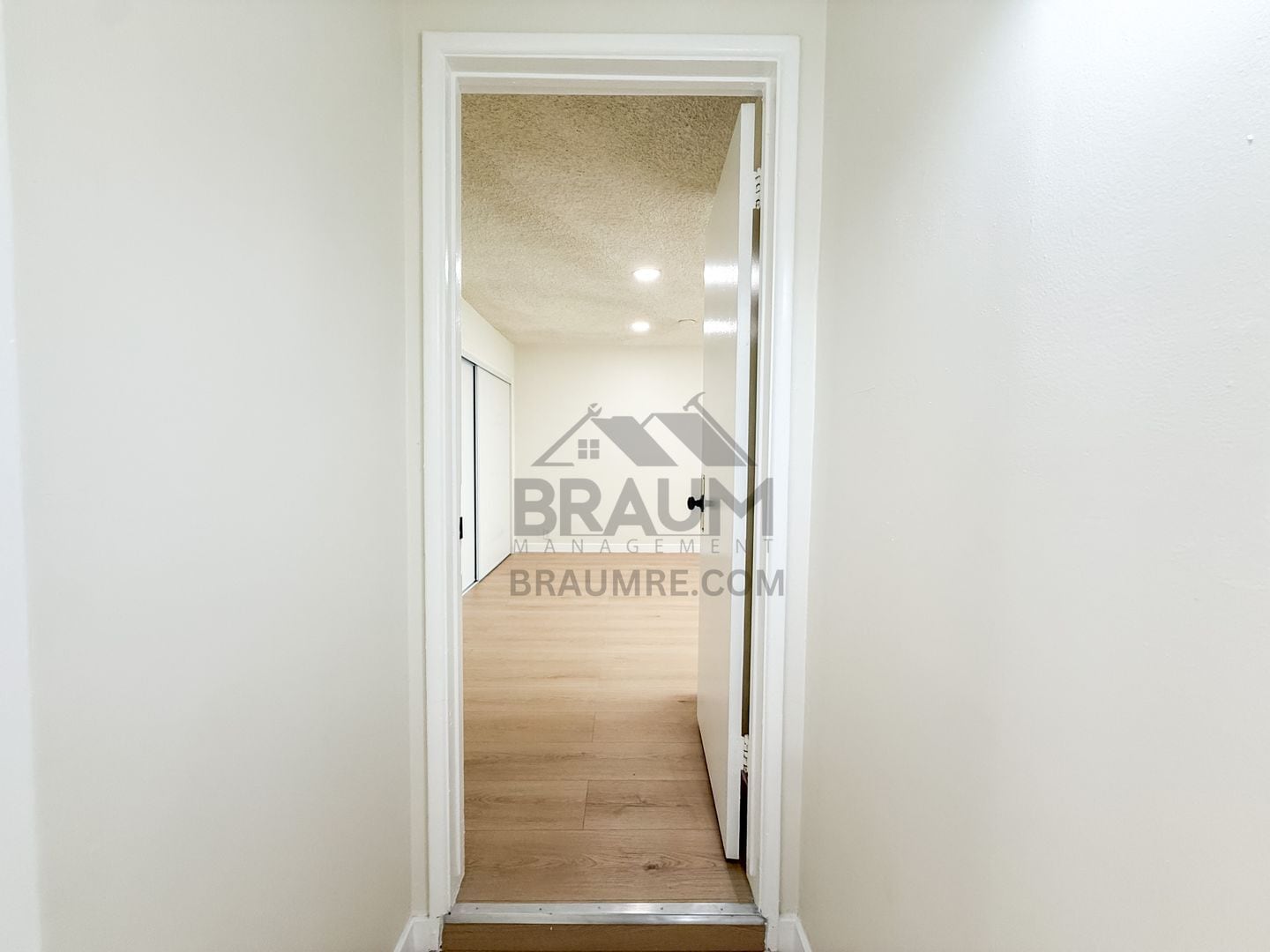 Building Photo - 5461 Kester Ave