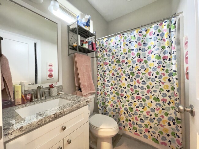 Building Photo - 308 Poplar St