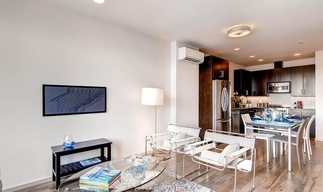 Building Photo - Ballard Townhouse