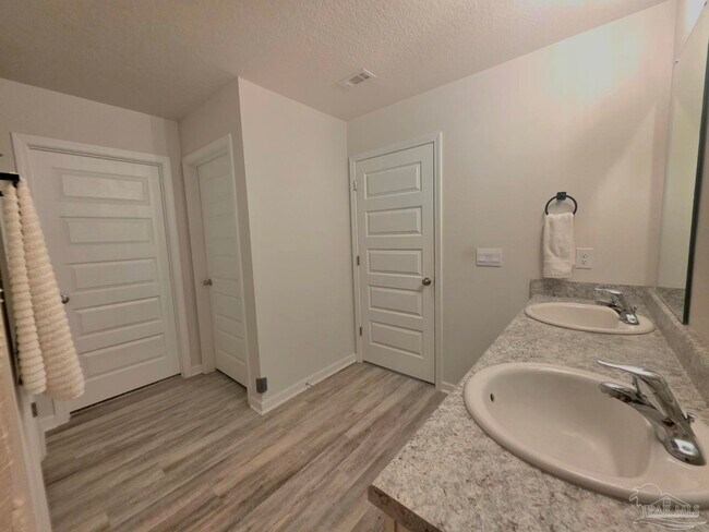 Building Photo - 4375 White Cedar Ct