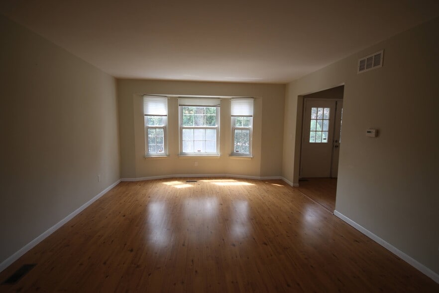 Building Photo - 2717 Foster Ave