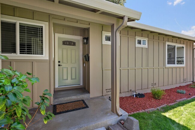 Building Photo - Remodeled 3BD/2BA Home with Award Winning Schools!