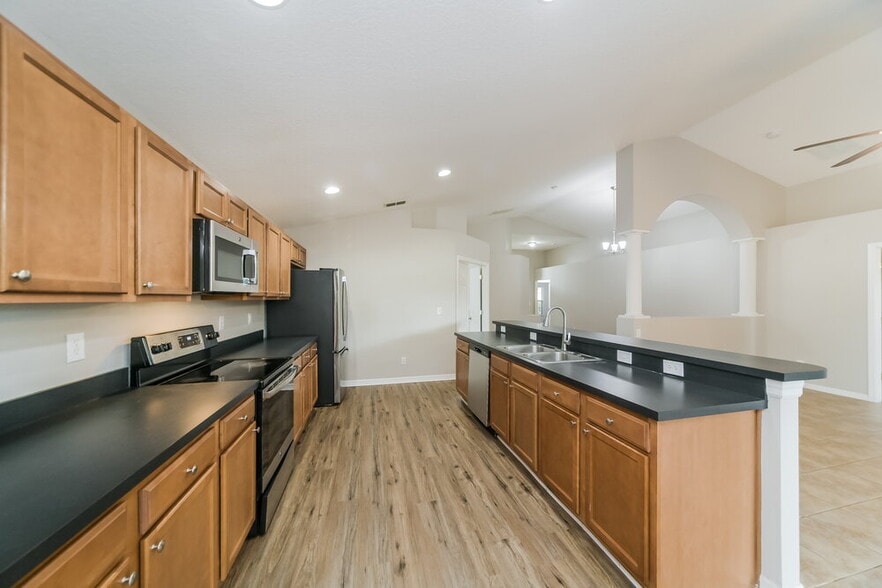 Building Photo - 4222 Barnsley Ln