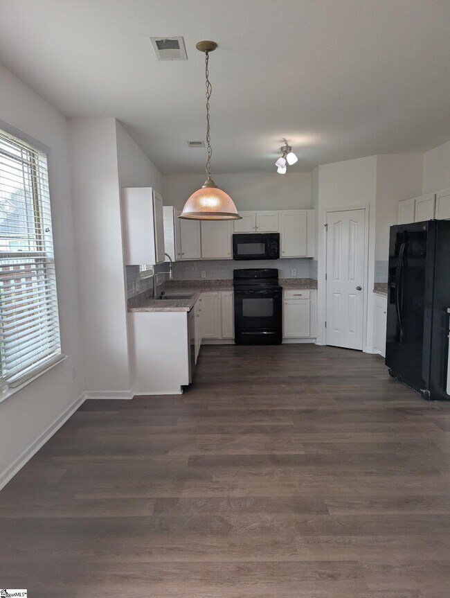 Building Photo - 212 Werninger Ct